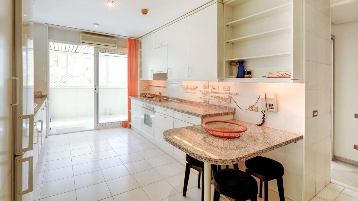 5 sypialnia Apartament na sprzedaż w Marbella z basenem garażem - 2 495 000 € (Ref: 10001613)
