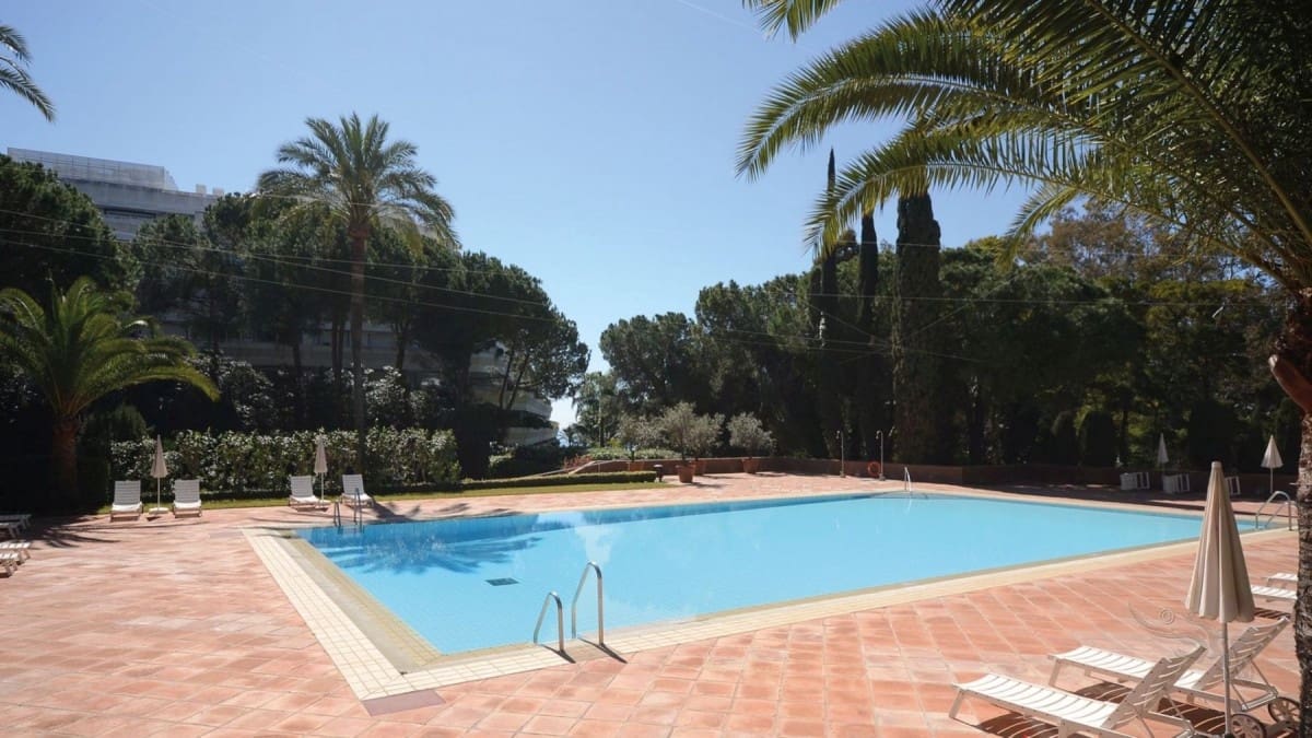 5 sypialnia Apartament na sprzedaż w Marbella z basenem garażem - 2 495 000 € (Ref: 10001613)