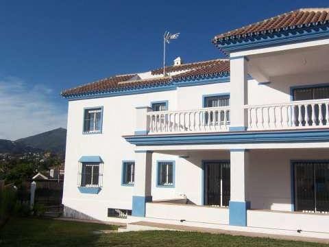 4 bedroom Villa for sale in Marbella with pool - € 1,200,000 (Ref: 10001617)