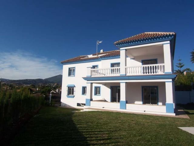 4 bedroom Villa for sale in Marbella with pool - € 1,200,000 (Ref: 10001617)