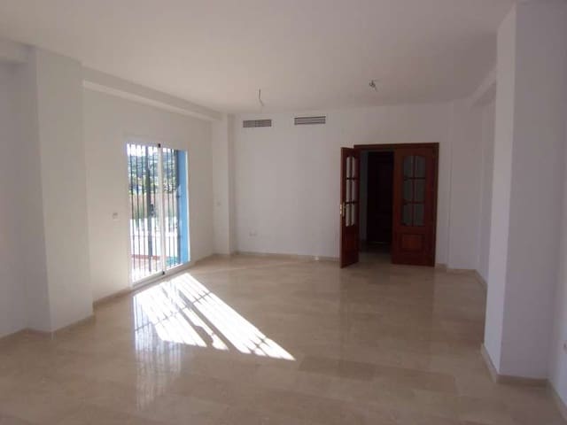 4 bedroom Villa for sale in Marbella with pool - € 1,200,000 (Ref: 10001617)