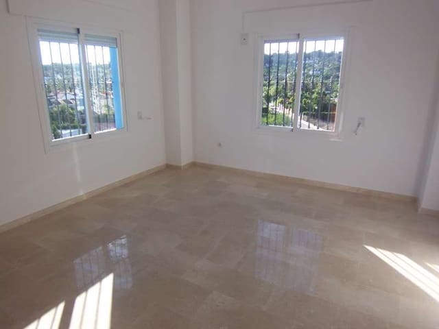4 bedroom Villa for sale in Marbella with pool - € 1,200,000 (Ref: 10001617)