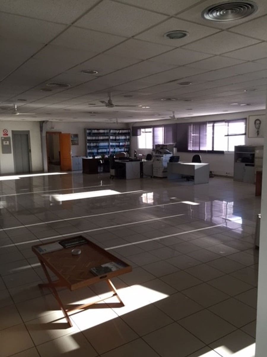 Komercyjne na sprzedaż w Nueva Andalucia z basenem - 975 000 € (Ref: 10001618)