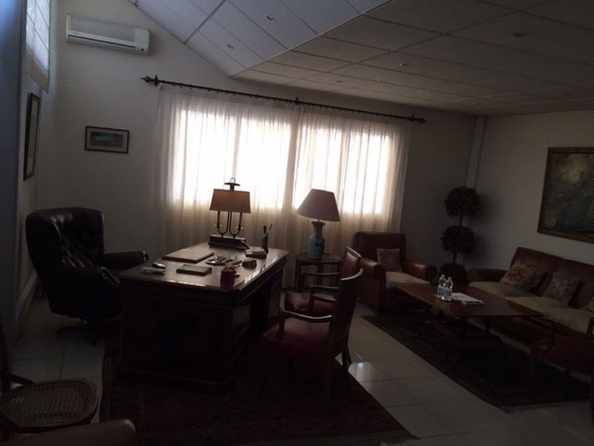 Komercyjne na sprzedaż w Nueva Andalucia z basenem - 975 000 € (Ref: 10001618)