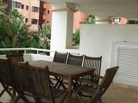 2 chambre Appartement à vendre à Puerto Banus avec piscine garage - 1 200 000 € (Ref: 10001622)