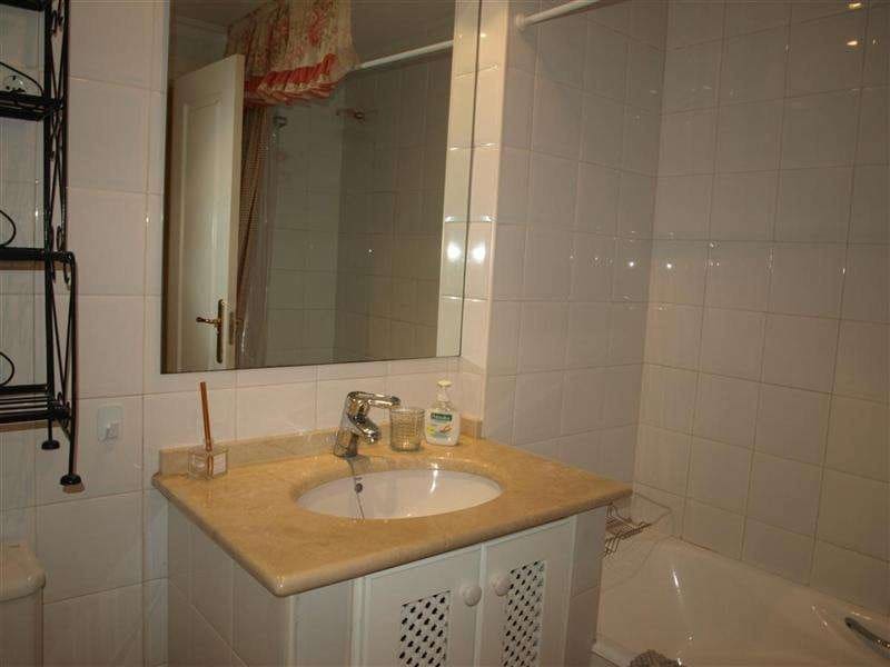 2 chambre Appartement à vendre à Puerto Banus avec piscine garage - 1 200 000 € (Ref: 10001622)