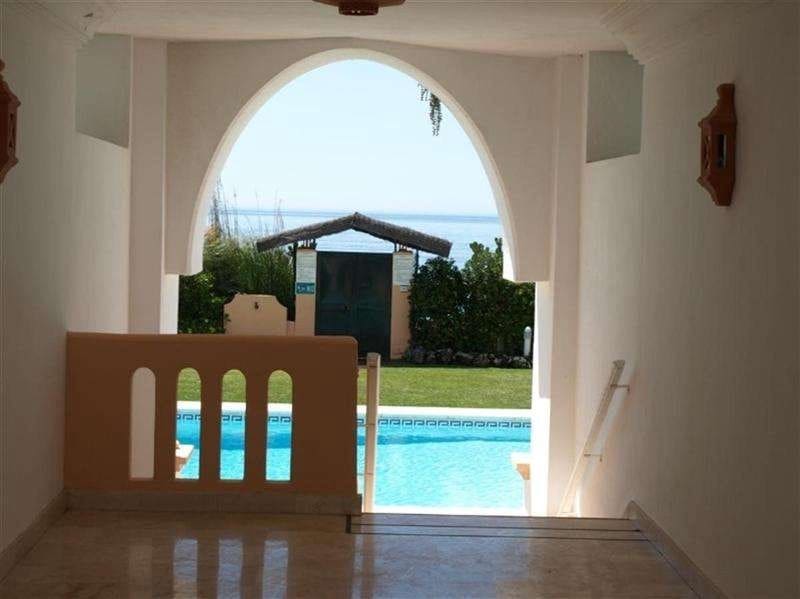 2 chambre Appartement à vendre à Puerto Banus avec piscine garage - 1 200 000 € (Ref: 10001622)