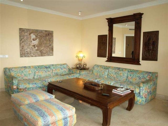 2 chambre Appartement à vendre à Puerto Banus, Marbella avec piscine garage - 1 200 000 € (Ref: 10001622)
