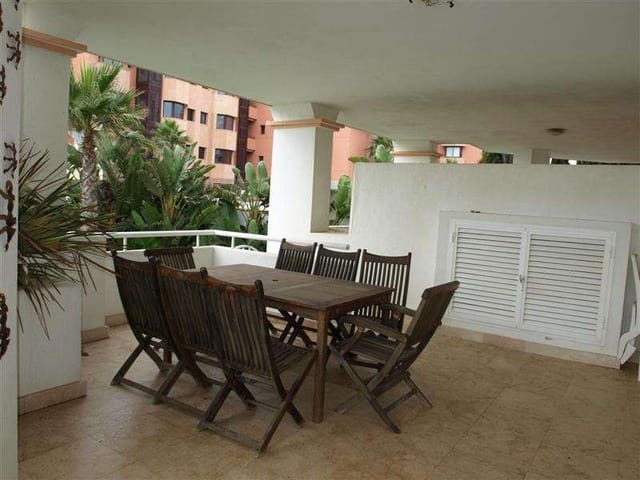 2 chambre Appartement à vendre à Puerto Banus, Marbella avec piscine garage - 1 200 000 € (Ref: 10001622)