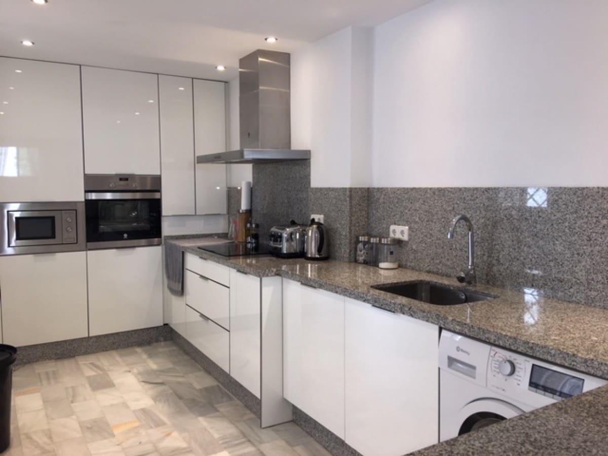 3 soveværelse Byhus til salg i Marbella med swimmingpool - € 339.000 (Ref: 10001623)