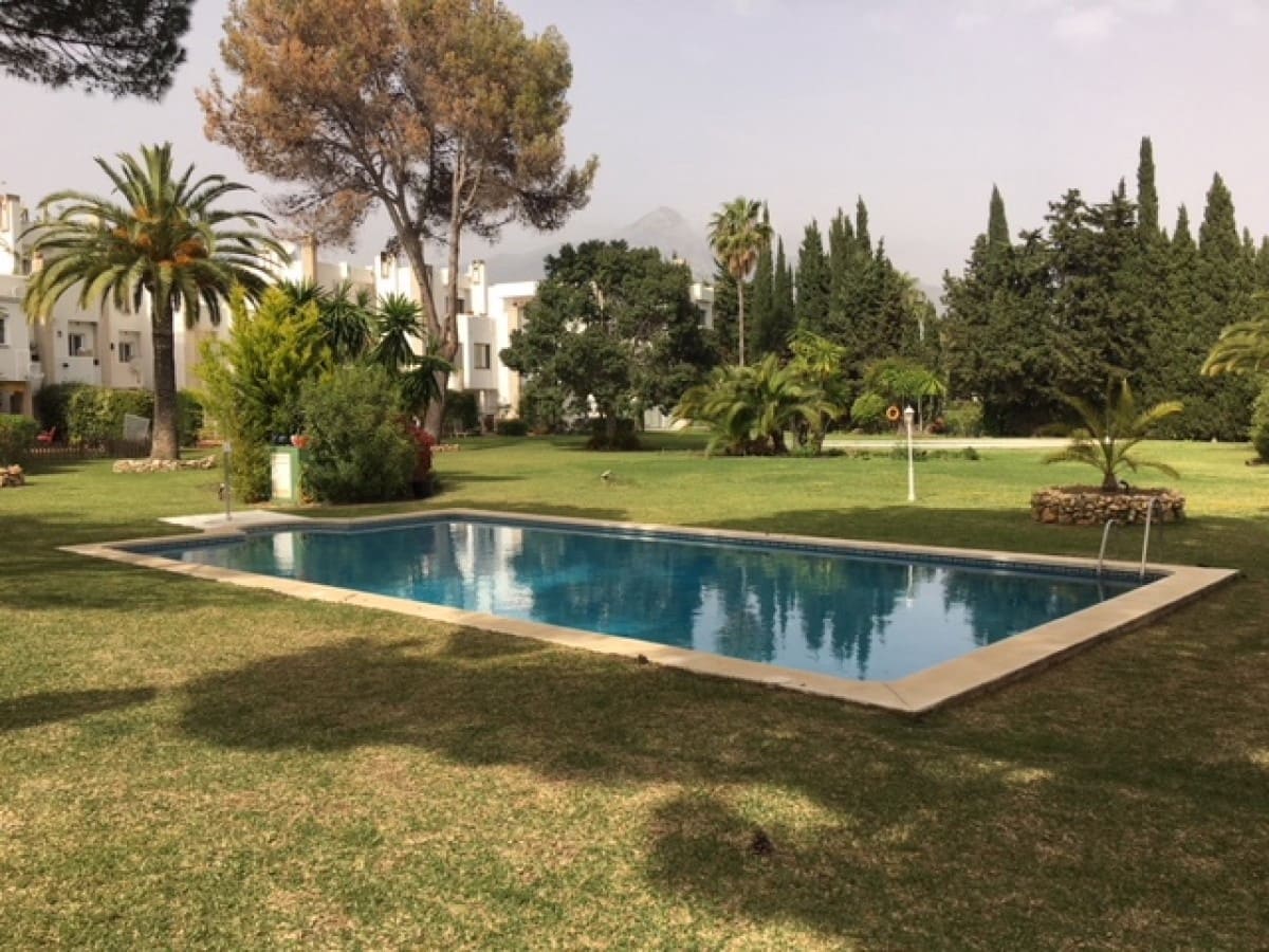 3 soveværelse Byhus til salg i Marbella med swimmingpool - € 339.000 (Ref: 10001623)