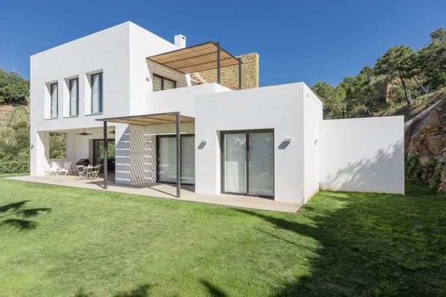 5 bedroom Villa for sale in Benahavís with pool garage - € 2,795,000 (Ref: 10001624)