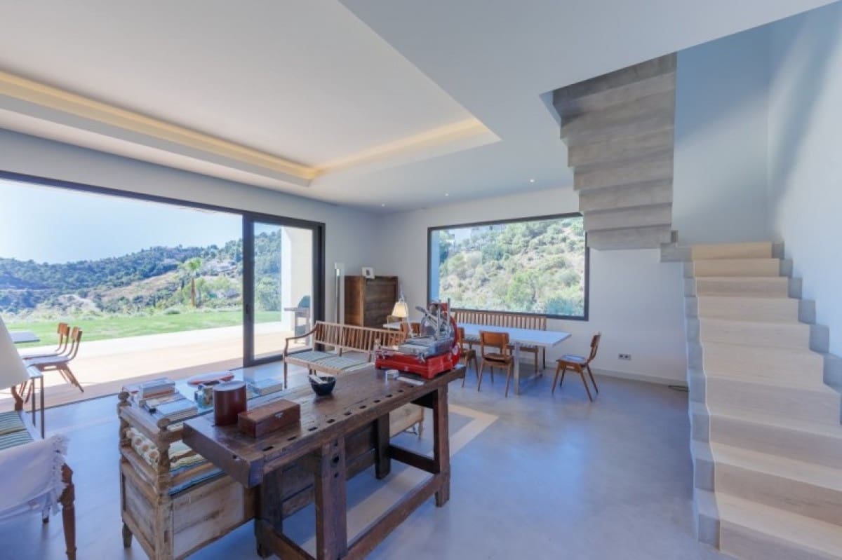 5 bedroom Villa for sale in Benahavis with pool garage - € 2,795,000 (Ref: 10001624)