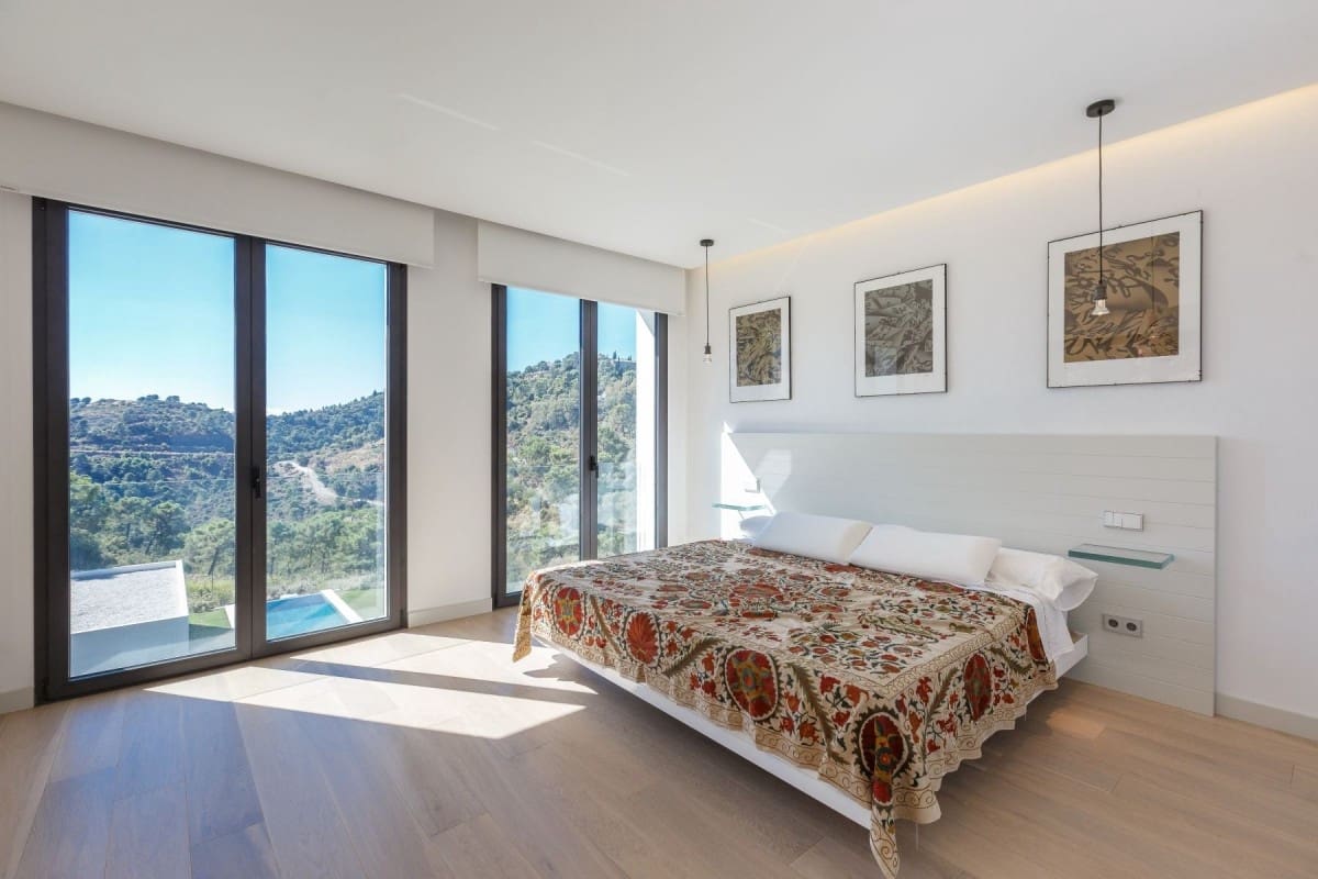 5 bedroom Villa for sale in Benahavis with pool garage - € 2,795,000 (Ref: 10001624)