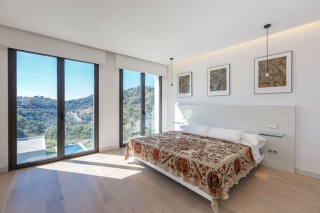 5 bedroom Villa for sale in Benahavís with pool garage - € 2,795,000 (Ref: 10001624)