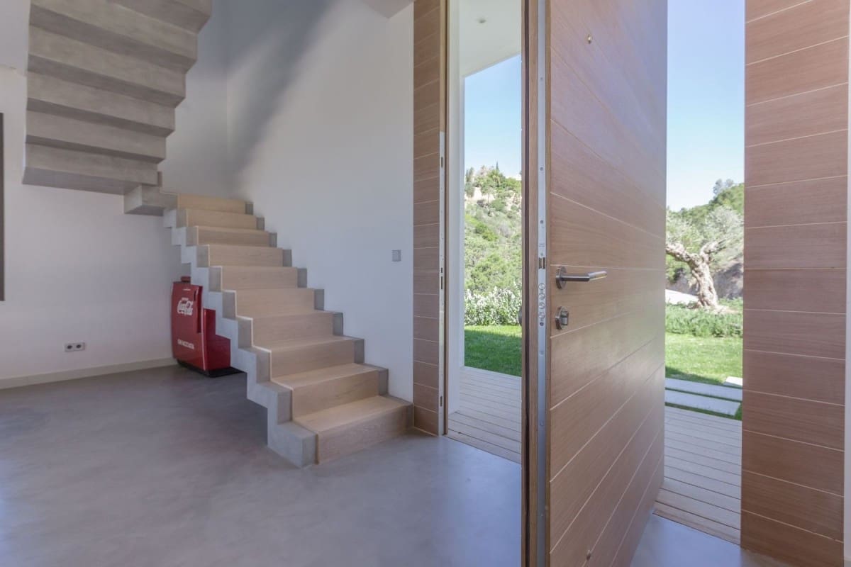 5 bedroom Villa for sale in Benahavis with pool garage - € 2,795,000 (Ref: 10001624)