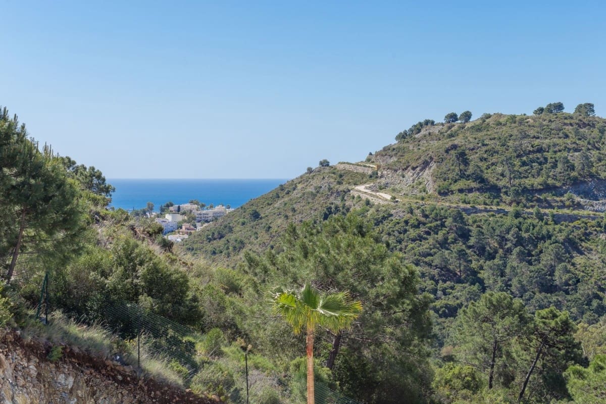 5 bedroom Villa for sale in Benahavis with pool garage - € 2,795,000 (Ref: 10001624)