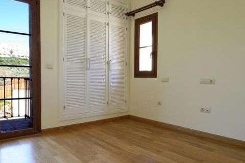 3 quarto Moradia para venda em Marbella com piscina garagem - 750 000 € (Ref: 10001628)