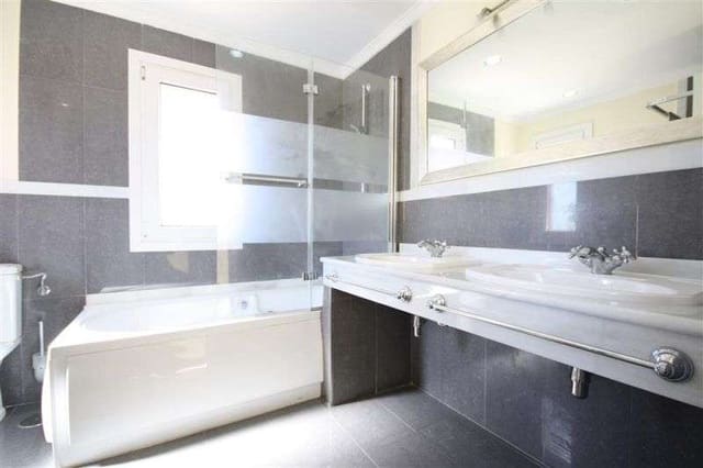 3 quarto Moradia para venda em Marbella com piscina garagem - 750 000 € (Ref: 10001628)