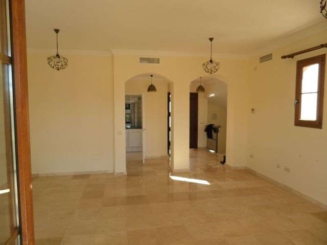 3 quarto Moradia para venda em Marbella com piscina garagem - 750 000 € (Ref: 10001628)