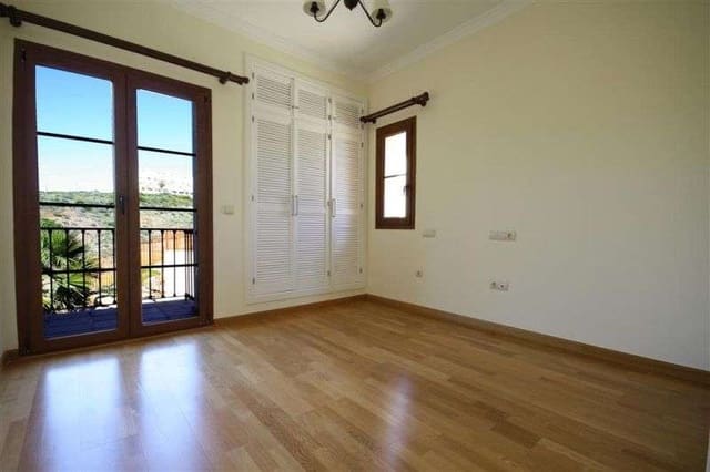3 quarto Moradia para venda em Marbella com piscina garagem - 750 000 € (Ref: 10001628)