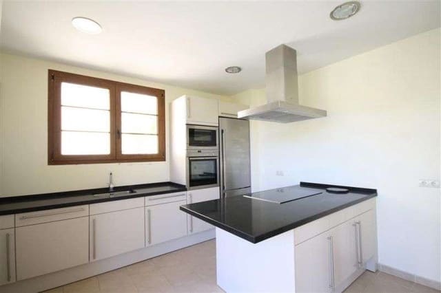 3 quarto Moradia para venda em Marbella com piscina garagem - 750 000 € (Ref: 10001628)