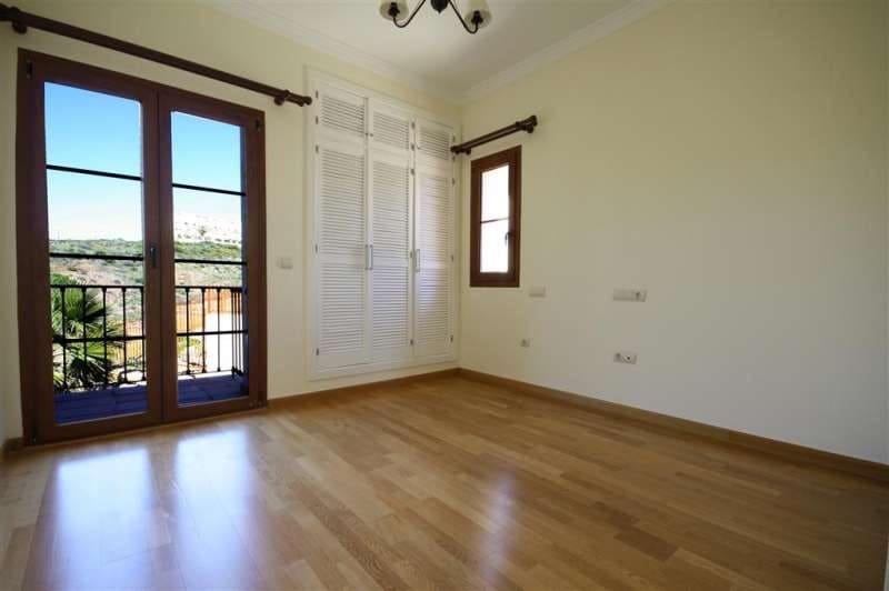3 quarto Moradia para venda em Marbella com piscina garagem - 750 000 € (Ref: 10001628)