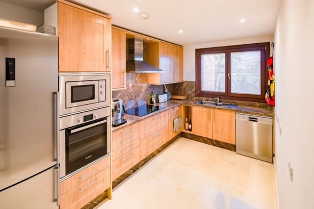 3 soverom Leilighet til salgs i New Golden Mile, Estepona med svømmebasseng garasje - € 725 000 (Ref: 10001629)