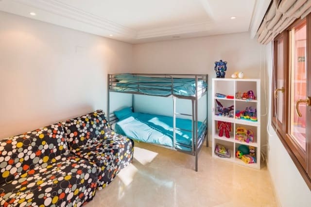 3 soverom Leilighet til salgs i New Golden Mile, Estepona med svømmebasseng garasje - € 725 000 (Ref: 10001629)