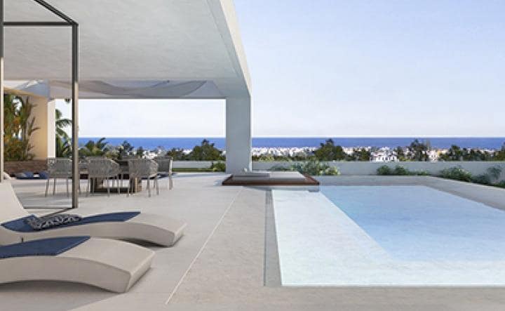 Chalet de 4 habitaciones en Estepona en venta con piscina garaje - 1.075.000 € (Ref: 10001630)