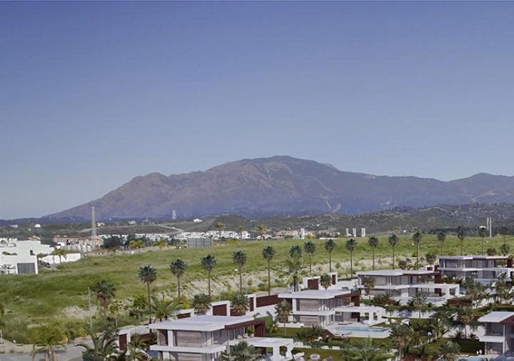 Chalet de 4 habitaciones en Estepona en venta con piscina garaje - 1.075.000 € (Ref: 10001630)
