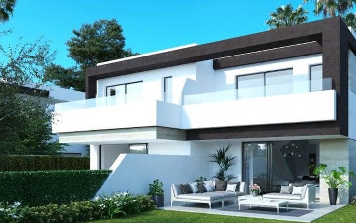 Casa de 4 habitaciones en Estepona en venta con piscina garaje - 345.000 € (Ref: 10001635)