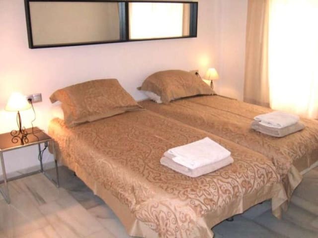 10 soveværelse Villa til salg i Marbella med swimmingpool - € 1.350.000 (Ref: 10001636)