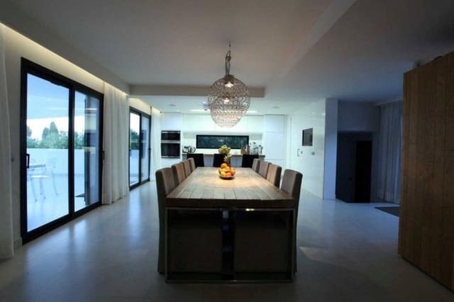 4 soverom Villa til salgs i Marbella med svømmebasseng garasje - € 1 995 000 (Ref: 10001642)