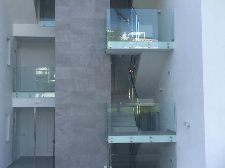 3 sypialnia Apartament na sprzedaż w Estepona z basenem garażem - 585 000 € (Ref: 10001643)