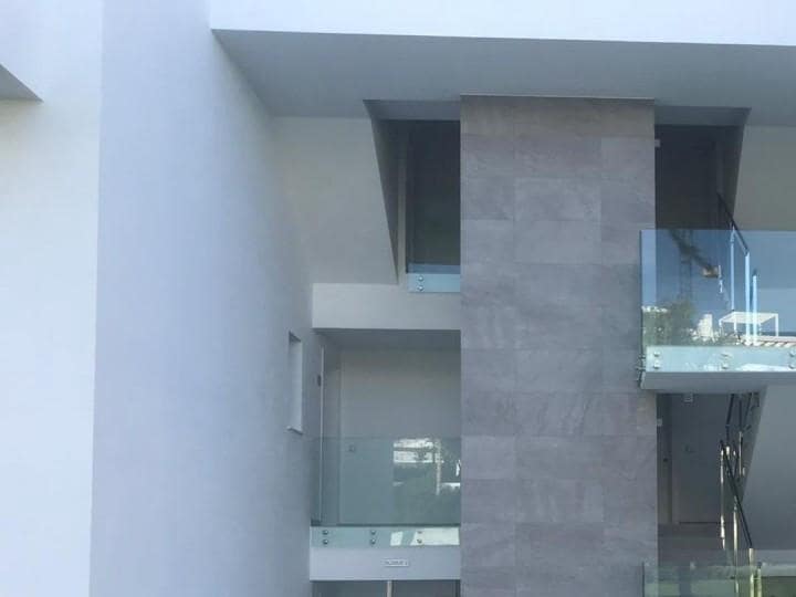 3 sypialnia Apartament na sprzedaż w Estepona z basenem garażem - 585 000 € (Ref: 10001643)
