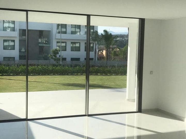3 sypialnia Apartament na sprzedaż w Estepona z basenem garażem - 585 000 € (Ref: 10001643)