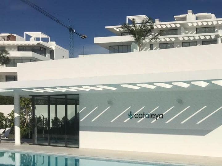 3 sypialnia Apartament na sprzedaż w Estepona z basenem garażem - 585 000 € (Ref: 10001643)