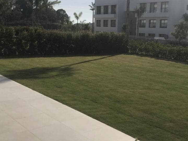 3 sypialnia Apartament na sprzedaż w Estepona z basenem garażem - 585 000 € (Ref: 10001643)