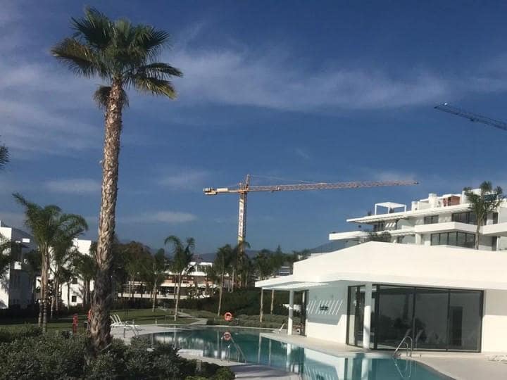 3 sypialnia Apartament na sprzedaż w Estepona z basenem garażem - 585 000 € (Ref: 10001643)