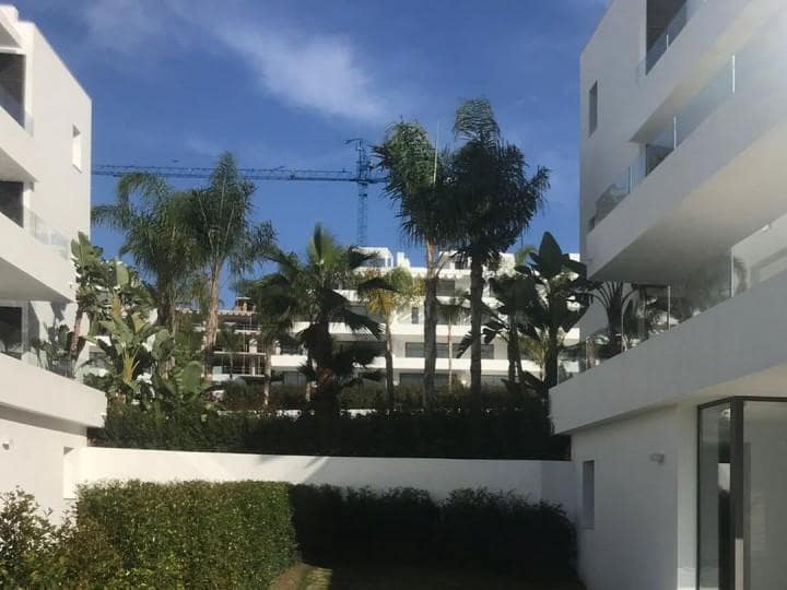 3 sypialnia Apartament na sprzedaż w Estepona z basenem garażem - 585 000 € (Ref: 10001643)