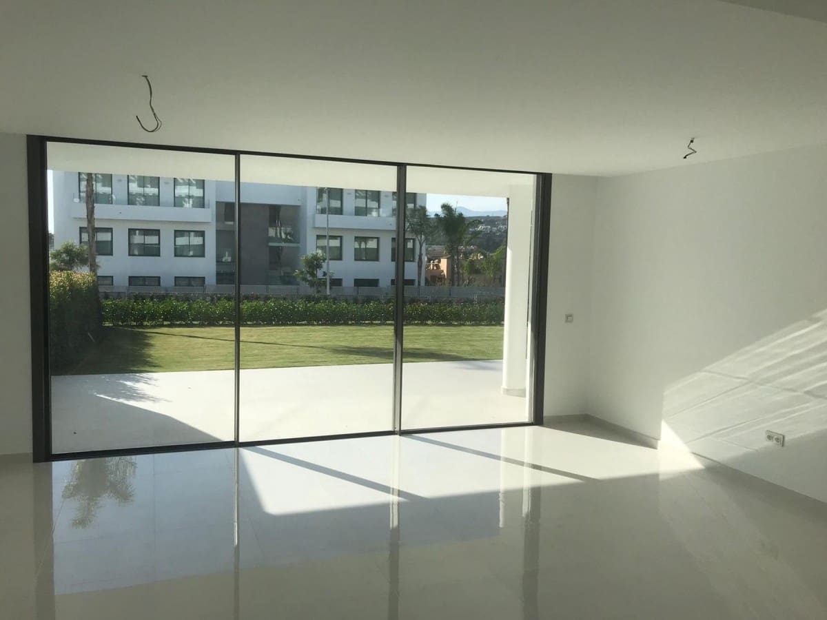 3 sypialnia Apartament na sprzedaż w Estepona z basenem garażem - 585 000 € (Ref: 10001643)