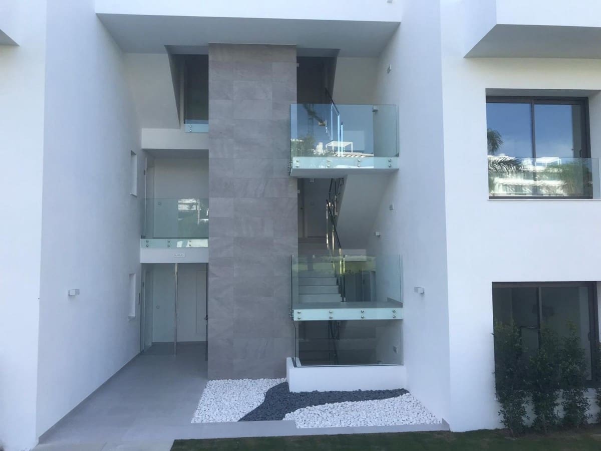3 sypialnia Apartament na sprzedaż w Estepona z basenem garażem - 585 000 € (Ref: 10001643)