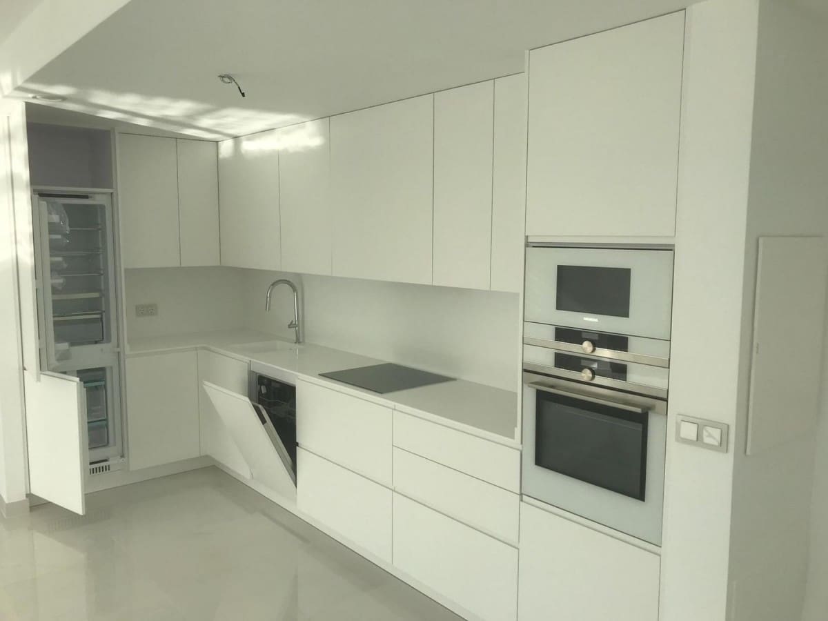 3 sypialnia Apartament na sprzedaż w Estepona z basenem garażem - 585 000 € (Ref: 10001643)