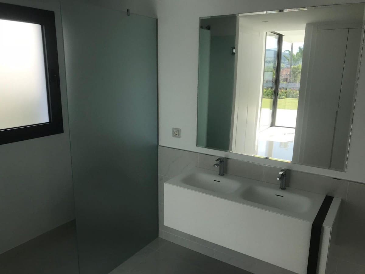 3 sypialnia Apartament na sprzedaż w Estepona z basenem garażem - 585 000 € (Ref: 10001643)