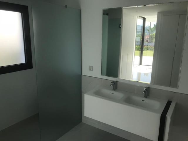 3 sypialnia Apartament na sprzedaż w Estepona z basenem garażem - 585 000 € (Ref: 10001643)