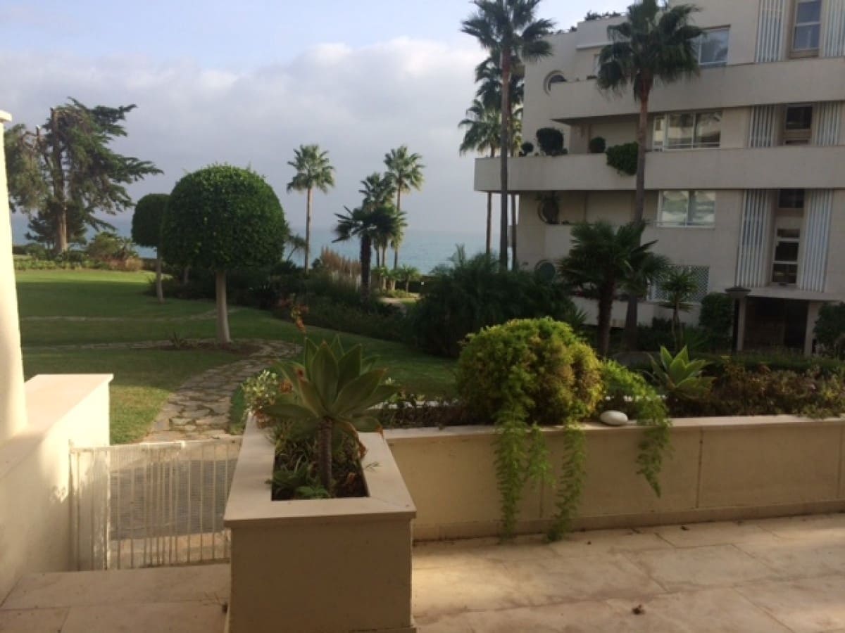 4 soverom Leilighet til salgs i Estepona med svømmebasseng garasje - € 965 000 (Ref: 10001644)