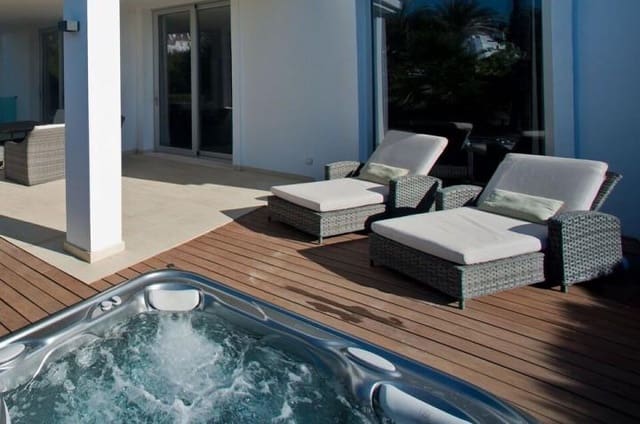 4 camera da letto Villa in vendita in Puerto Banus, Marbella con piscina garage - 1.995.000 € (Rif: 10001649)