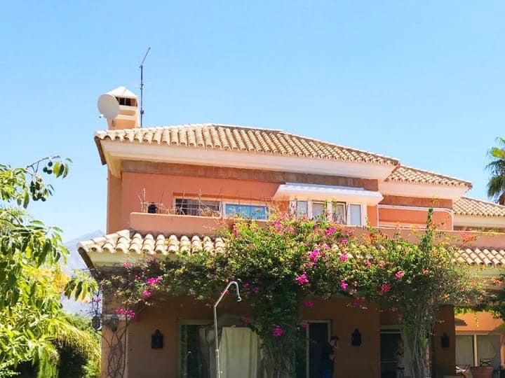 4 sovrum Villa till salu i Marbella med pool garage - 1 575 000 € (Ref: 10001653)