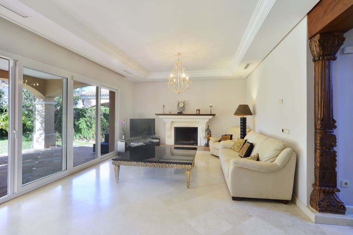 4 sovrum Villa till salu i Marbella med pool garage - 1 575 000 € (Ref: 10001653)